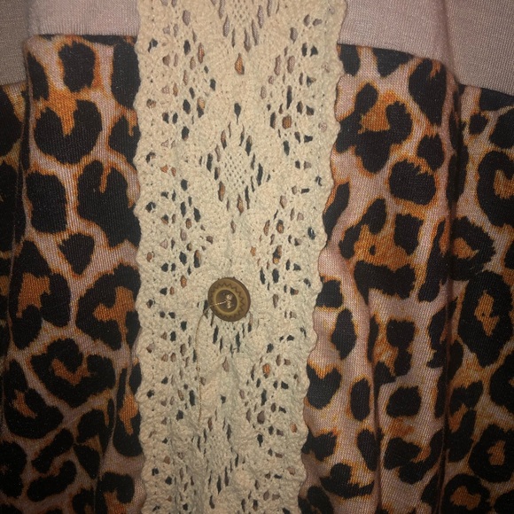 Animal print,lightweight sweatshirt type shirt, XL,  colorblock, multi-media EUC - Picture 3 of 4